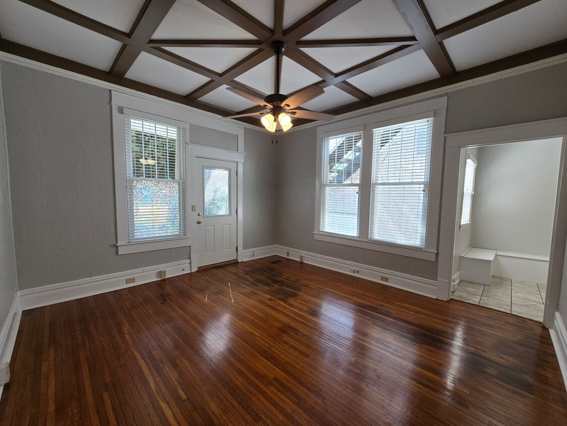 Primary Photo - 1 Bedroom Northshore Apartment