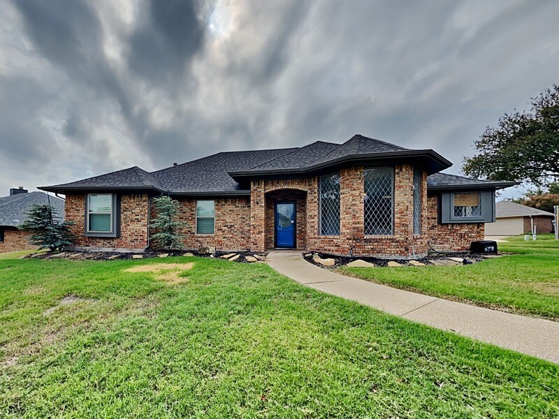 Foto principal - 2216 Carmel Dr