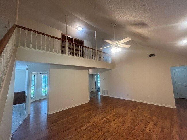 Foto del edificio - 310 Shoal River Dr