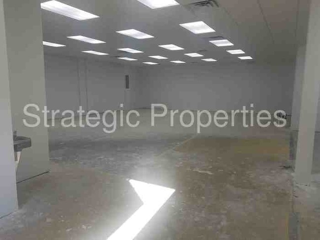 Building Photo - 5143 NE 2nd Ave