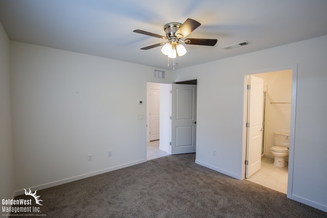 Foto del edificio - Brand new 3Bdm 2Ba Two-Story Townhome in S...