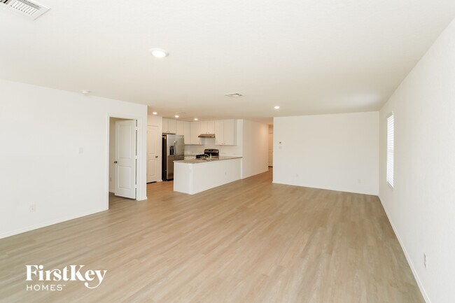 Foto del edificio - 10723 Vinateros Dr