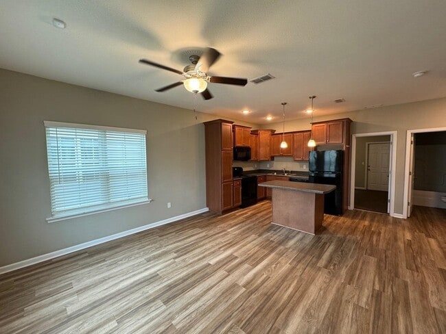 Building Photo - 2225 Cedarbrook Ct