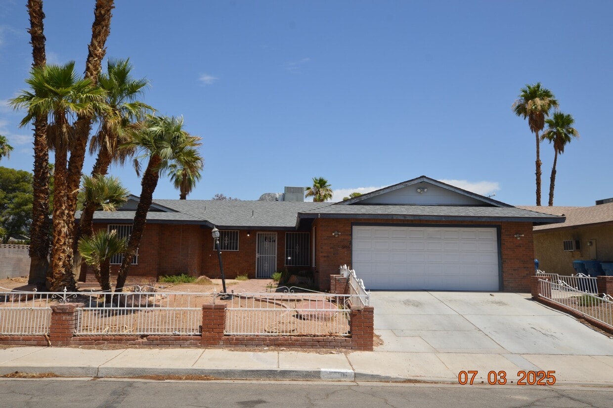 Primary Photo - 6486 Bullion Blvd