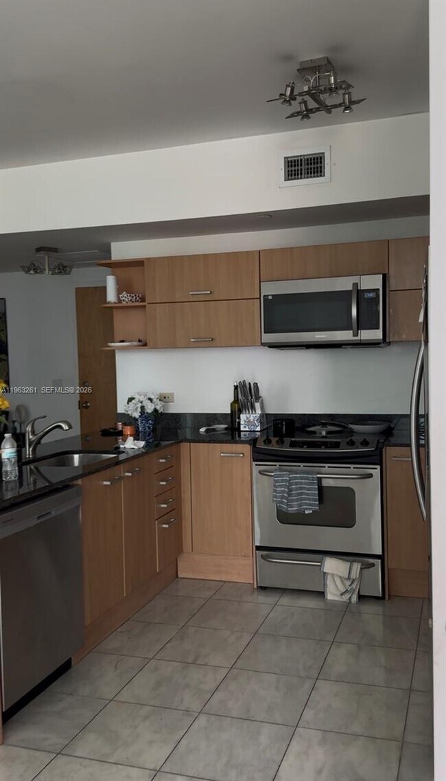 Foto del edificio - 350 S Miami Ave