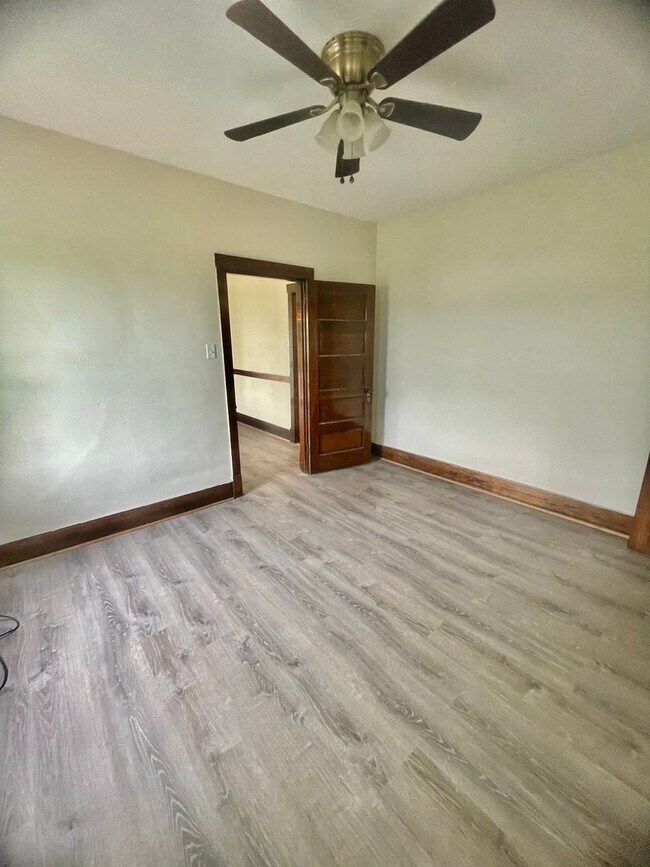 Foto del edificio - 1505 Fleck St