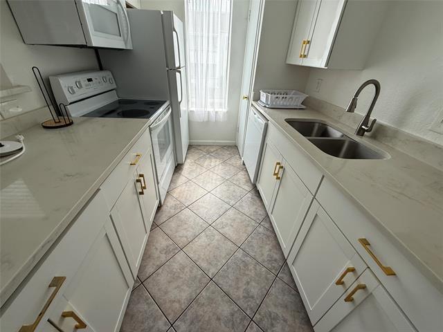 Foto del edificio - 7431 Holly Hill Dr