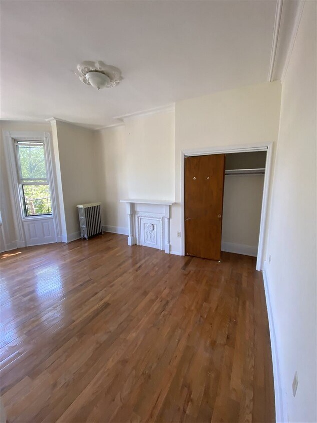 Primary Photo - 115 Sherman Pl