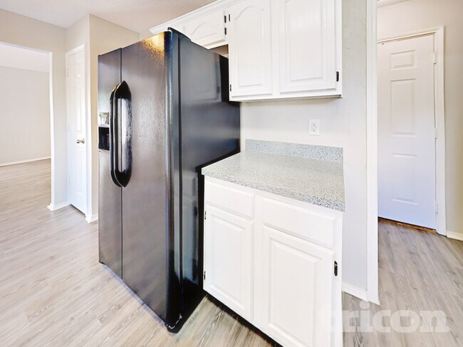 Building Photo - 900 Freshwood Ct