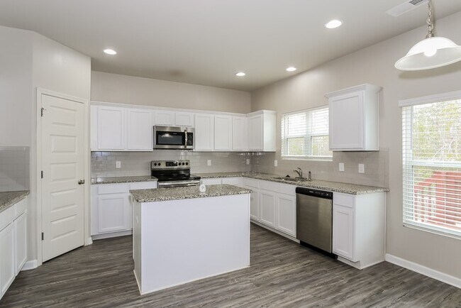 Foto del edificio - 7012 Blackberry Dr