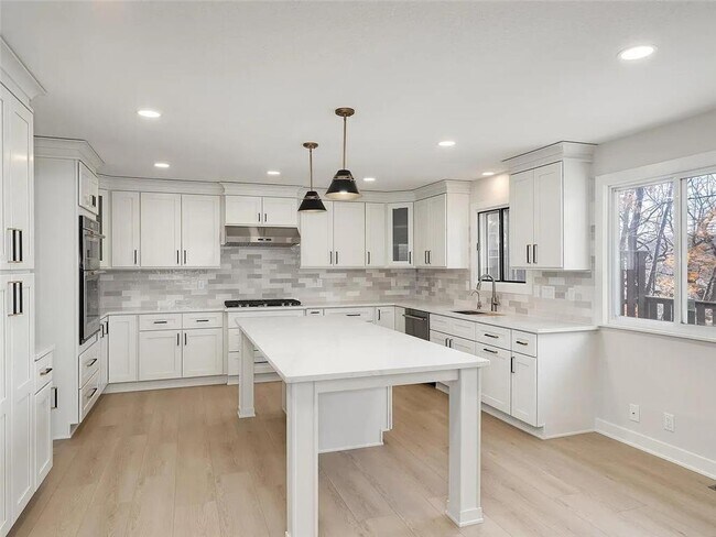 Building Photo - 7783 Kingsview Ln N