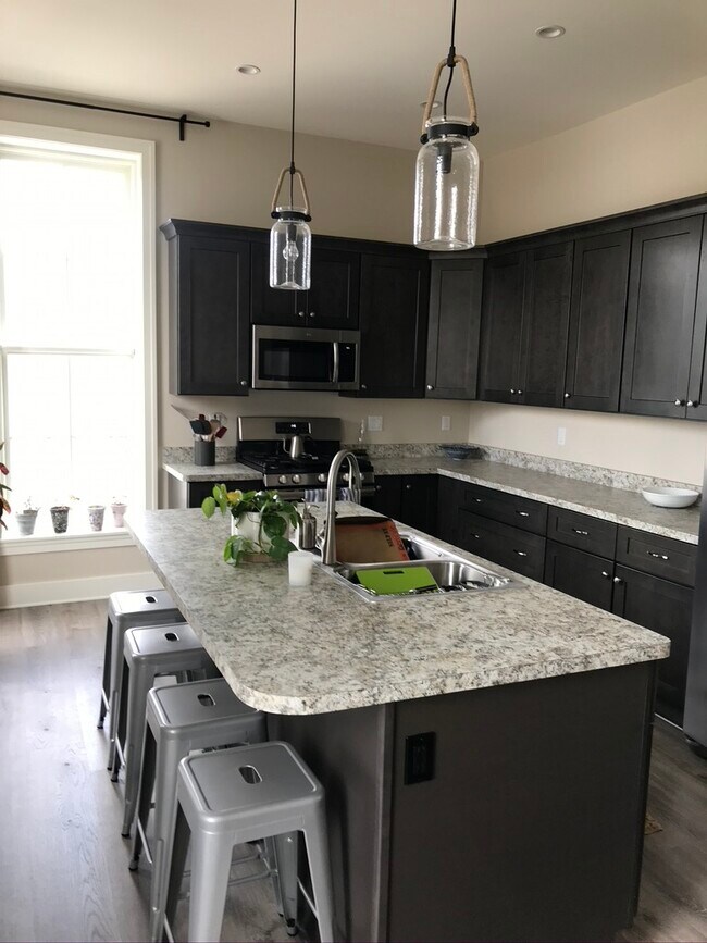 kitchen - 440 N Main St