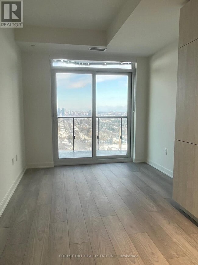 Photo du bâtiment - 110 Broadway Ave