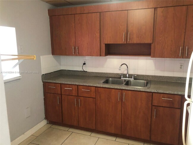 Foto del edificio - 6950 W 6th Ave