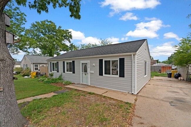 Building Photo - 1713 Lansing Rd