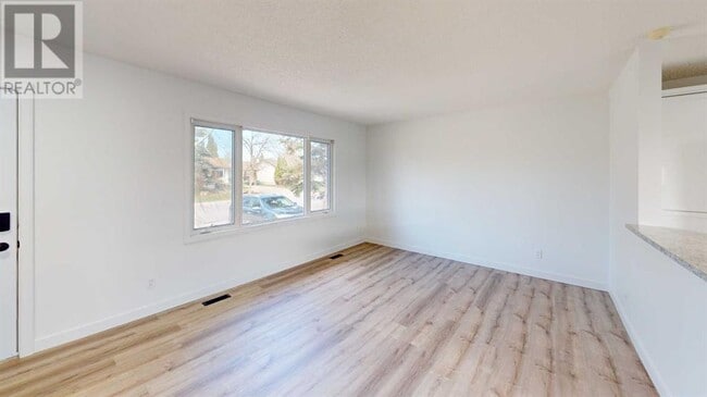 Building Photo - 9639-9685 85 Ave