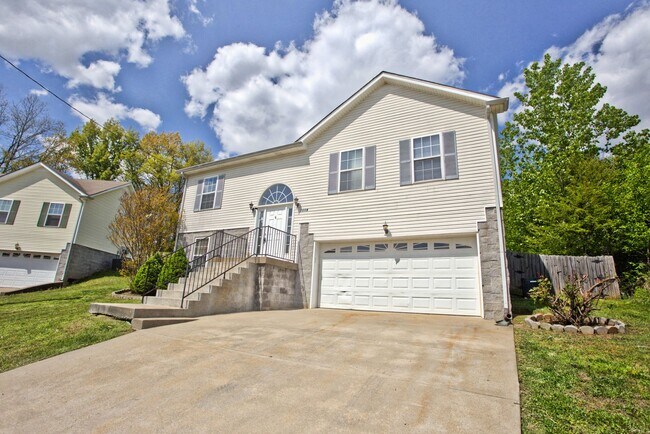 Building Photo - MOVE-IN READY RENTAL!