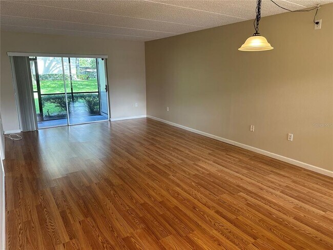 Foto del edificio - 119 Cypress Ct