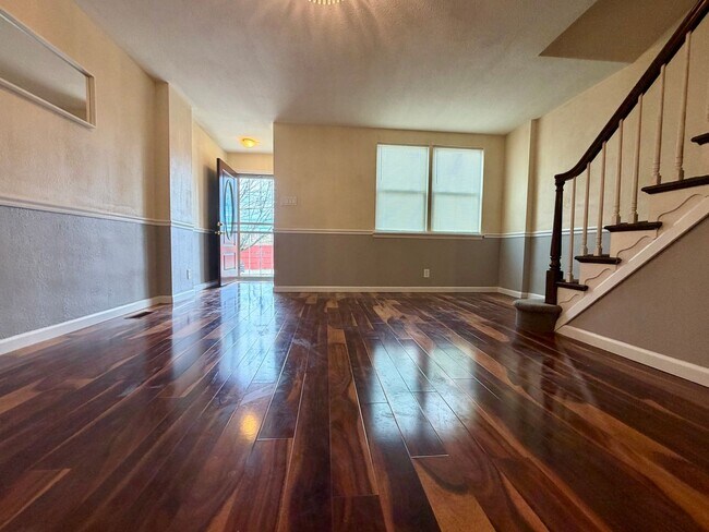 Foto del edificio - 1668 E Walnut Ln