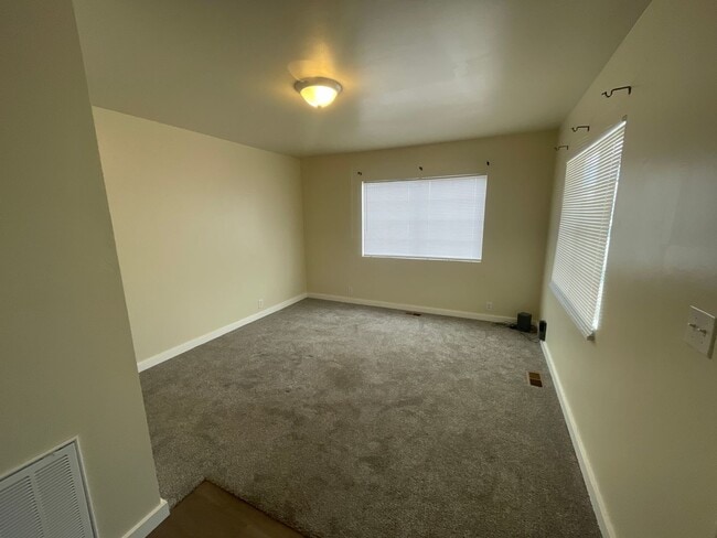 Building Photo - 251 W 100 N