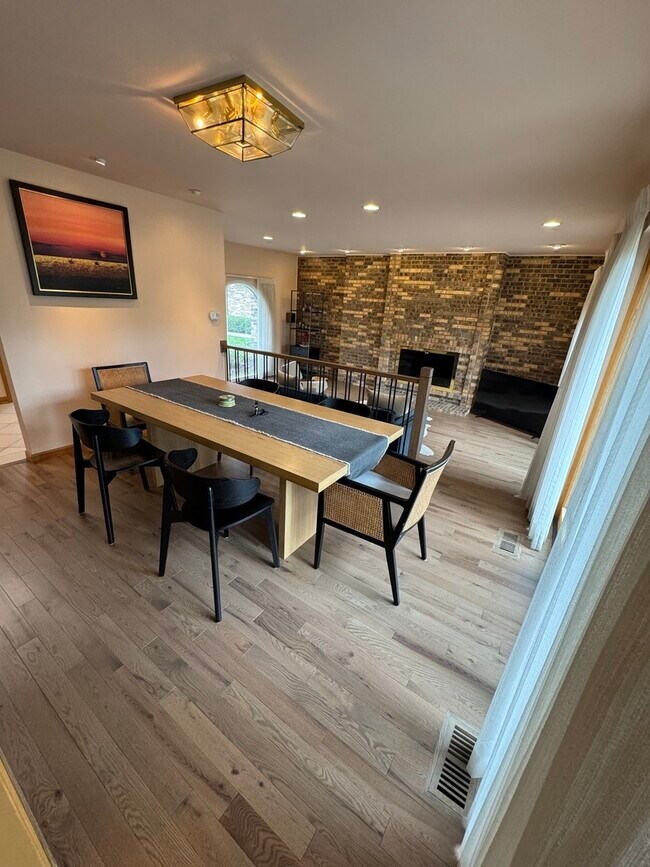 Foto del edificio - 1119 Deerfield Rd