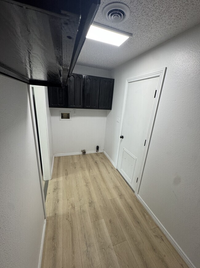 Foto del edificio - 884 Swinging Spear Rd
