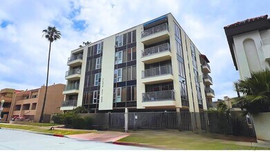 Building Photo - 8111 Camino Del Oro