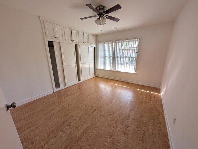 Foto del edificio - 1051 S Wooster St