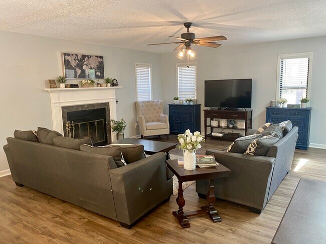 Living room - 215 Fox Run Rd