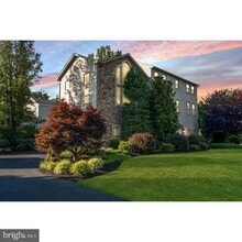 Building Photo - 114 Riverview Ave