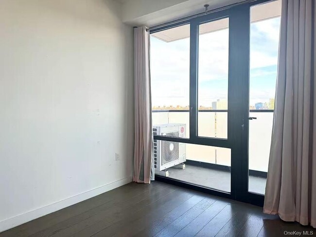 Foto del edificio - 88-08 Justice Ave