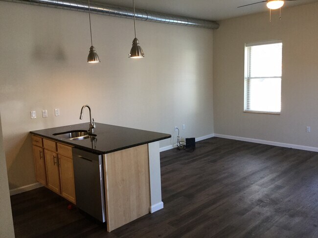 Foto del edificio - 102 16th Ave SW