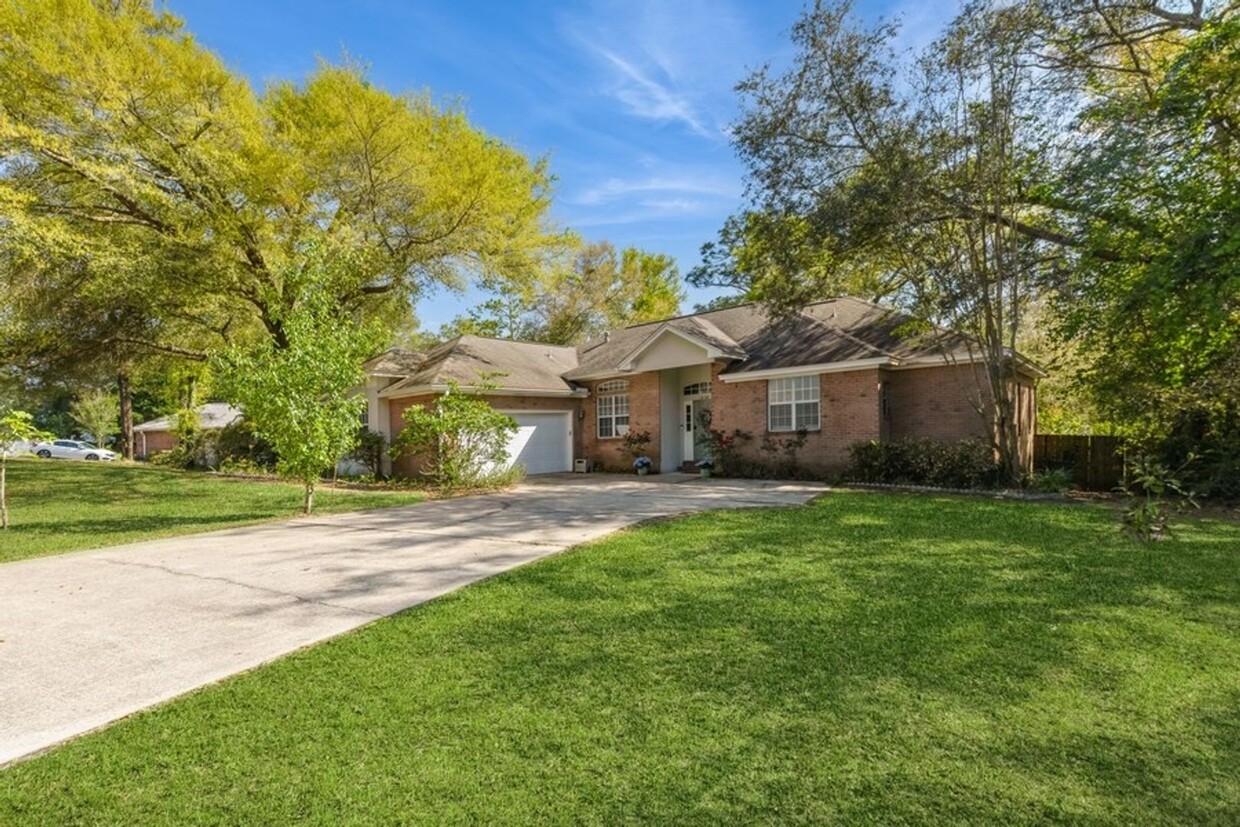 Foto principal - Spacious 3BR home with gorgeous finishes!!...