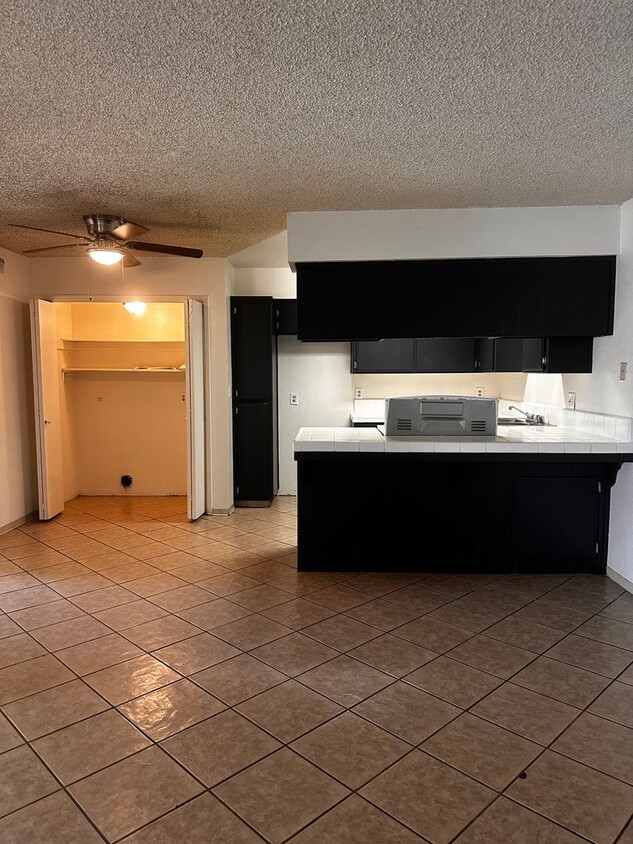 Primary Photo - 2 bed 1 bath Apartment in Gated Community