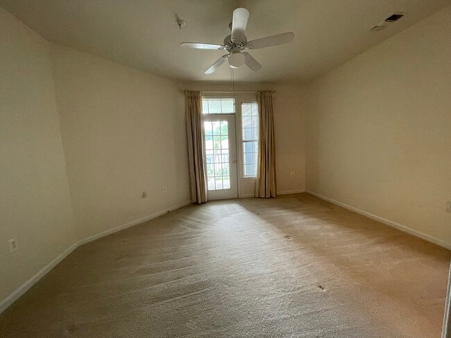 Master Bedroom - 935 Dorchester Pl