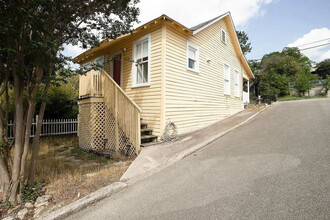 Building Photo - 431 Lindsey St