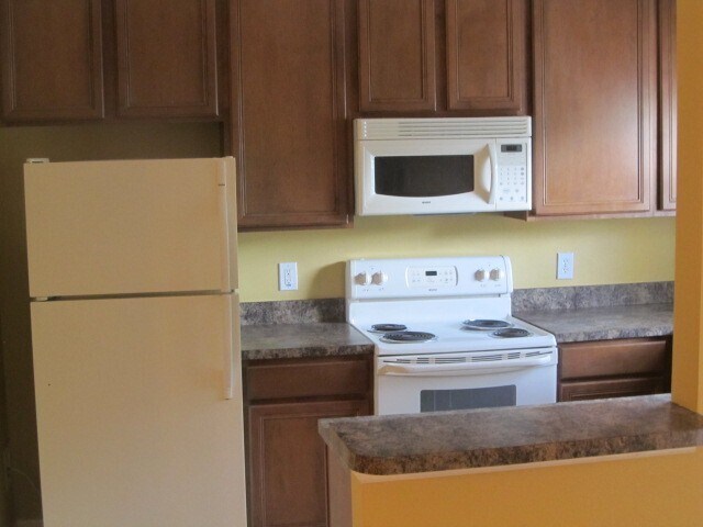 Foto del edificio - GREAT 3 BDRM 2-1/2 BATH WITH 1 CAR GARAGE ...