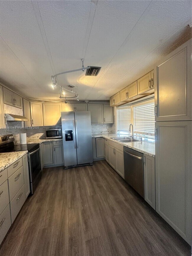Foto del edificio - 11886 Anchorage Way