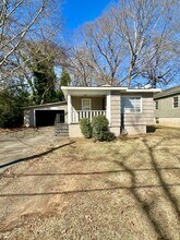 Building Photo - 925 Woodward Rd