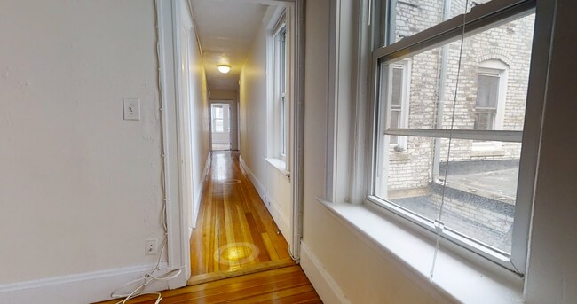 Building Photo - 8 Barrows St