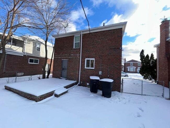 Foto del edificio - Spacious 3-Bedroom Colonial