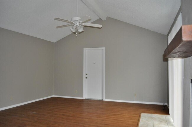 Building Photo - 908 Speer Ln