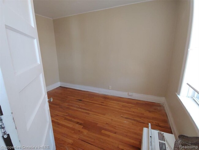 Building Photo - 1535 W Canfield St