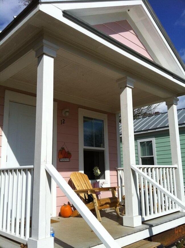 Foto del edificio - 22 Cottage Grove Dr