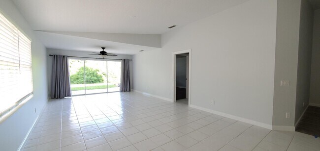 Foto del edificio - 1636 SW Shady Lake Terrace