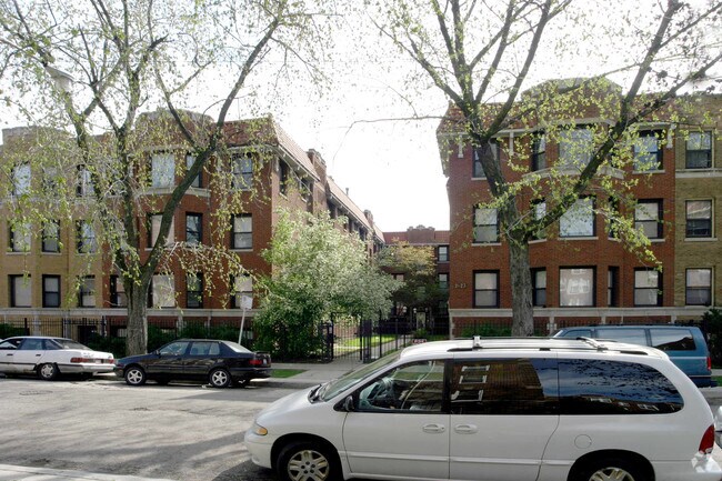 Building - 2647 N Spaulding Ave