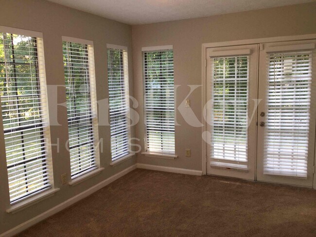 Foto del edificio - 5369 Biffle Ln