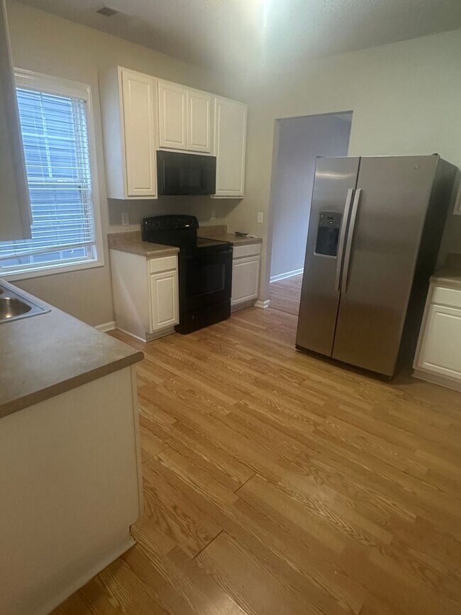 Foto del edificio - 3 Bedroom 2.5 Home in NE Columbia MOVE IN BY 1/31/26 RECEIVE $300 OFF FIRST MONTH'S RENT!!!!!!