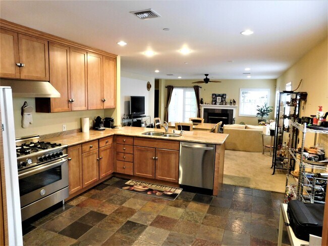 Foto del edificio - 1441 N Naomi St