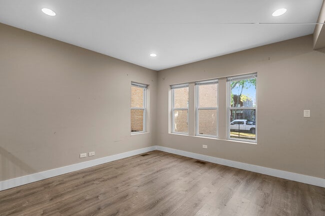 Foto del edificio - 5731 N Washtenaw Ave